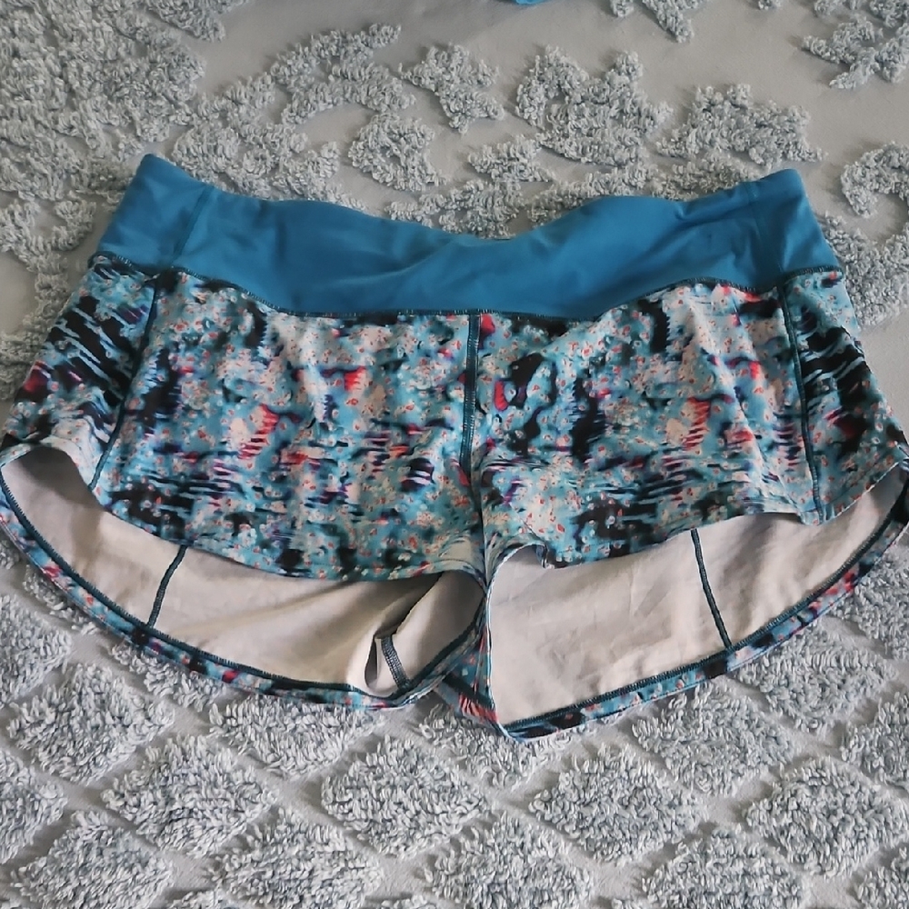 LIKE NEW Lululemon Speed Up Shorts 2.5 Quick Start Multi Hawaiian Blue
